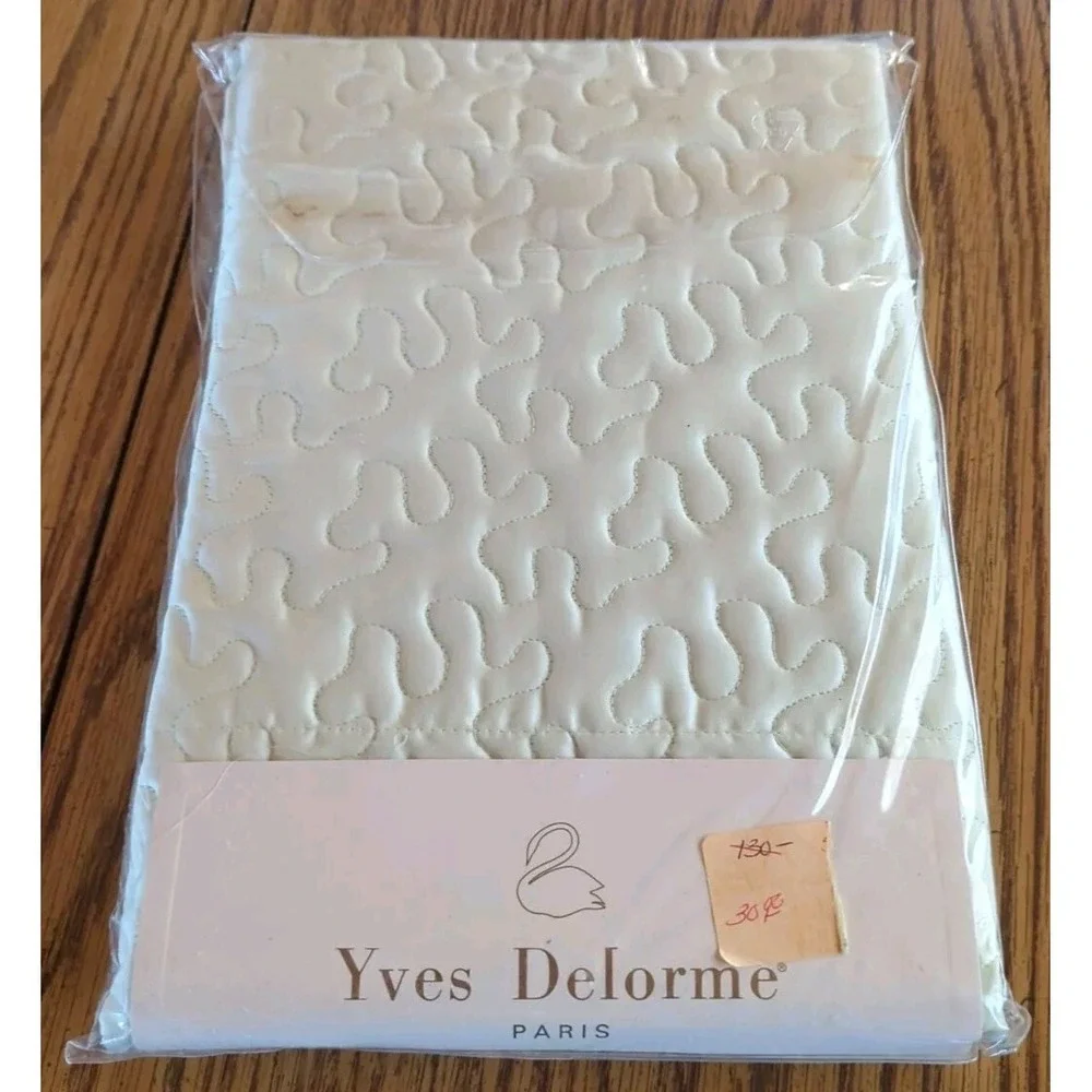 Pair New Vintage Yves Delorme Quilted Sham TRIOMPHE Satin Cover Pillow 12 X 16
